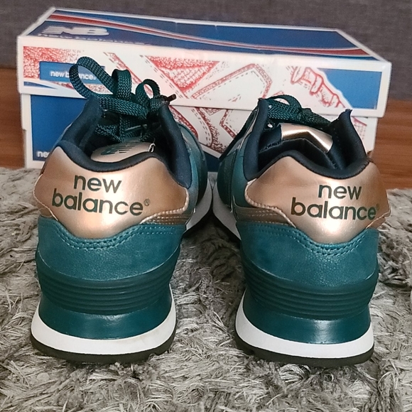 Womens Classic New Balance - Picture 3 of 4